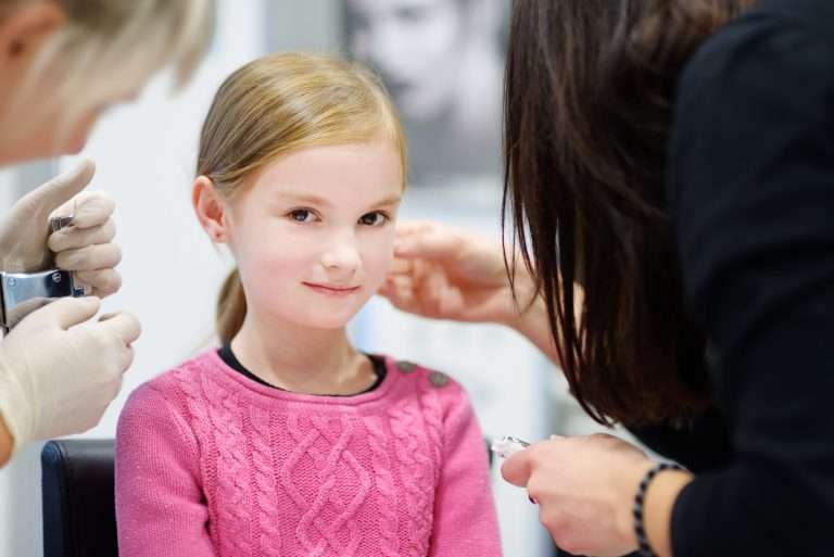 5 Signs Your Child Has an Infected Ear Piercing